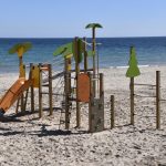 juego de niños en la playa de Campoamor