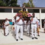 en la puerta de la iglesia de Campoamor, trono de la virgen del Carmen- procesión Virgen del Carmen en Campoamor