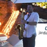 jardines-del-mar-en-dehesa-de-campoamor-saxofonista