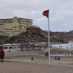playa de la glea campoamor con bandera roja