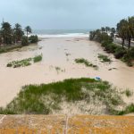 lluvias en campoamor – rambla de la glea y playa de campoamor con agua del Río Nacimiento