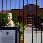 Busto-del-Teniente-Morejon-en-Cabo-Roig-mayor-vives-5-r