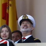 rey-espana-mirando-a-la-patrulla-aguila-el-12-de-octubre
