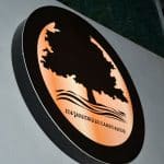 jardines-de-campoamor-logotipo-en-pub