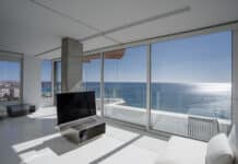 Ático dúplex en Dehesa de Campoamor: una obra maestra del diseño minimalista Atico en edificio Ulla Campoamor