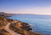 El reto que te proponemos desde Campoamor.com: despedir el año caminando junto al mar