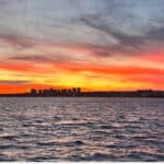 campoamor atardecer con bandera de España