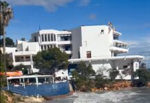 La borrasca Harry provoca una subida puntual del nivel del mar, llegando a inundar la playa de Barranco Rubio