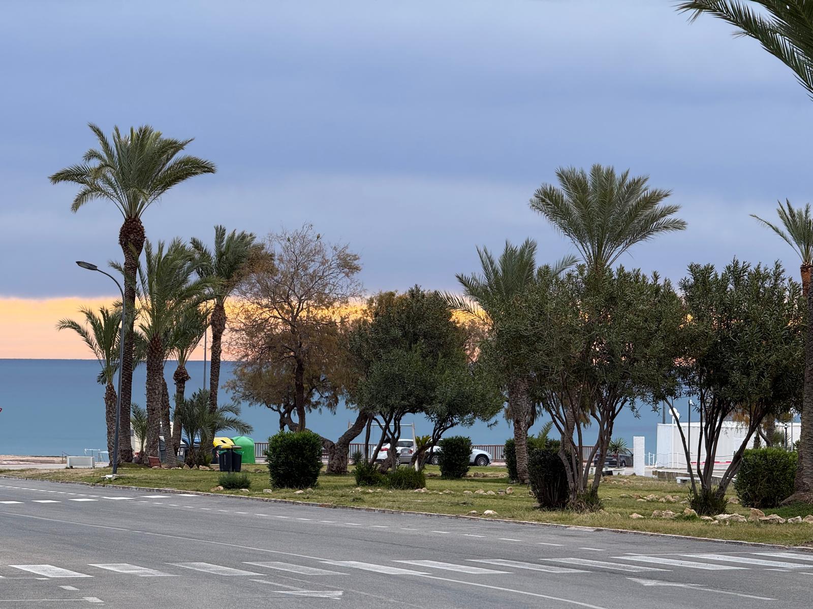Atardecer playa campoamor desde paseo Aguamarina