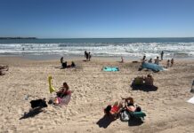 Campoamor vuelve a la playa: el veranillo de San Miguel se hace sentir