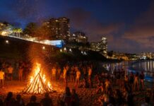 La Playa de la Glea se prepara para una de las noches más esperadas del año: las Hogueras de San Juan