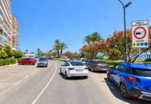 La ZBE de Orihuela plantea regular el aparcamiento junto a las playas de Campoamor